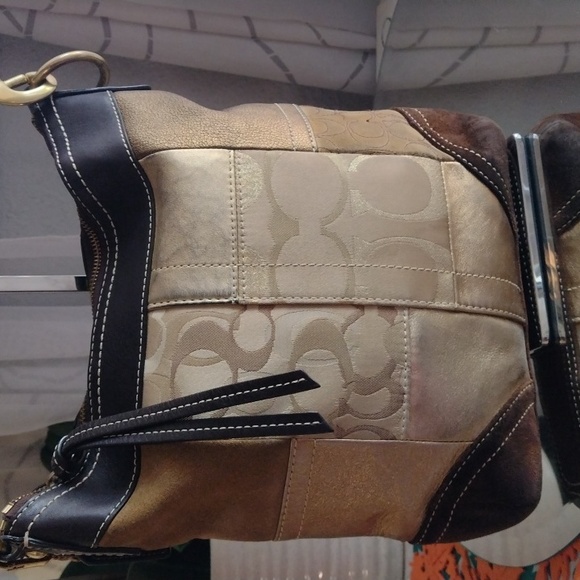 Authentic Coach legacy patchwork bag. - Picture 4 of 12